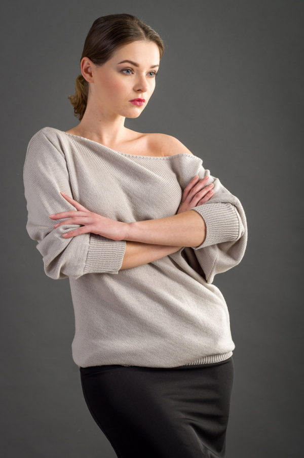 Sweter asymetryczny beżowy