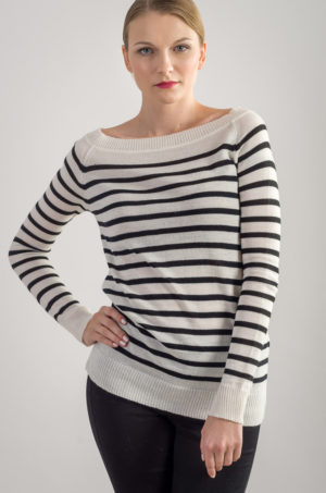 Sweter w paski biało - czarny